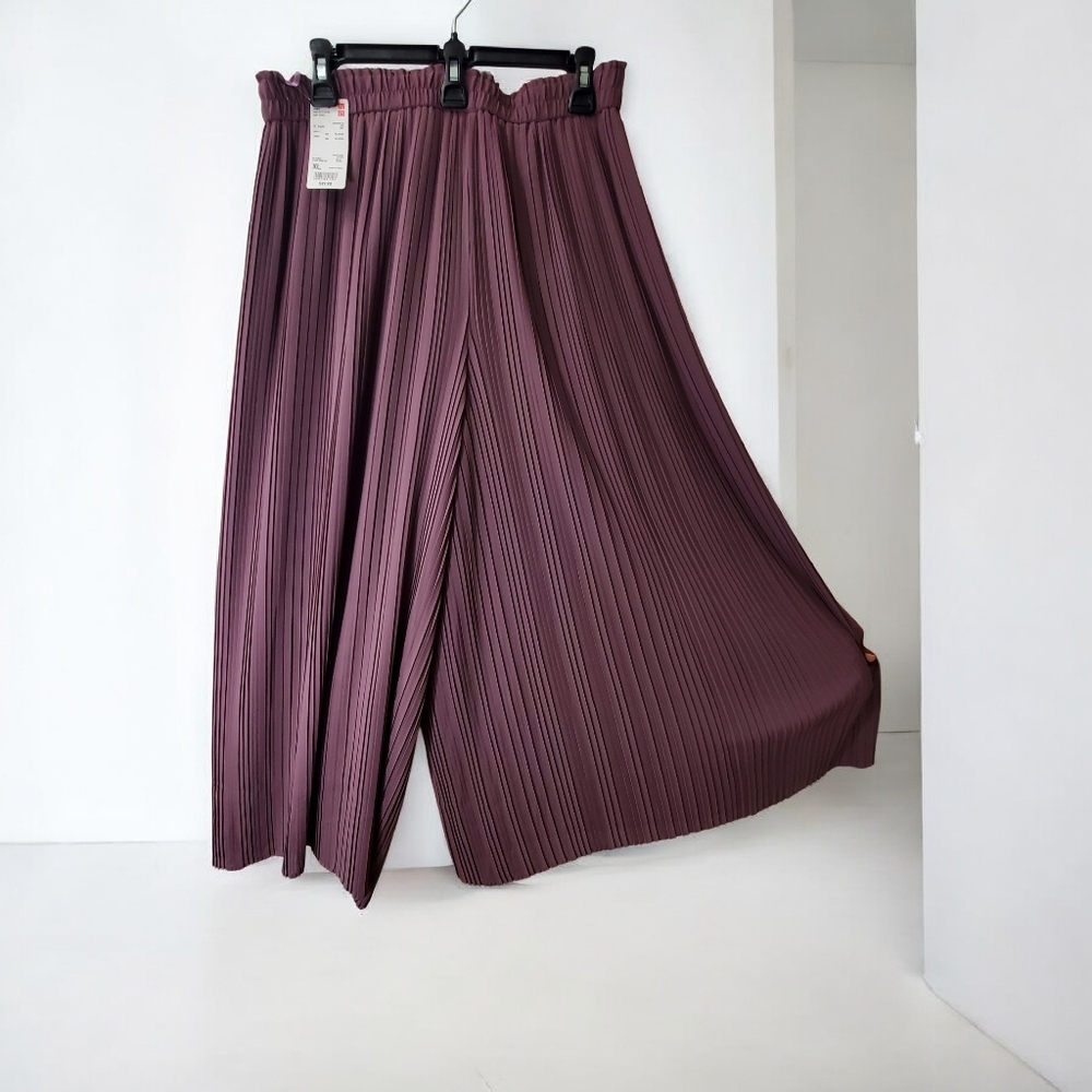 Uniqlo Chiffon Pleated Skirt Pants in Purple